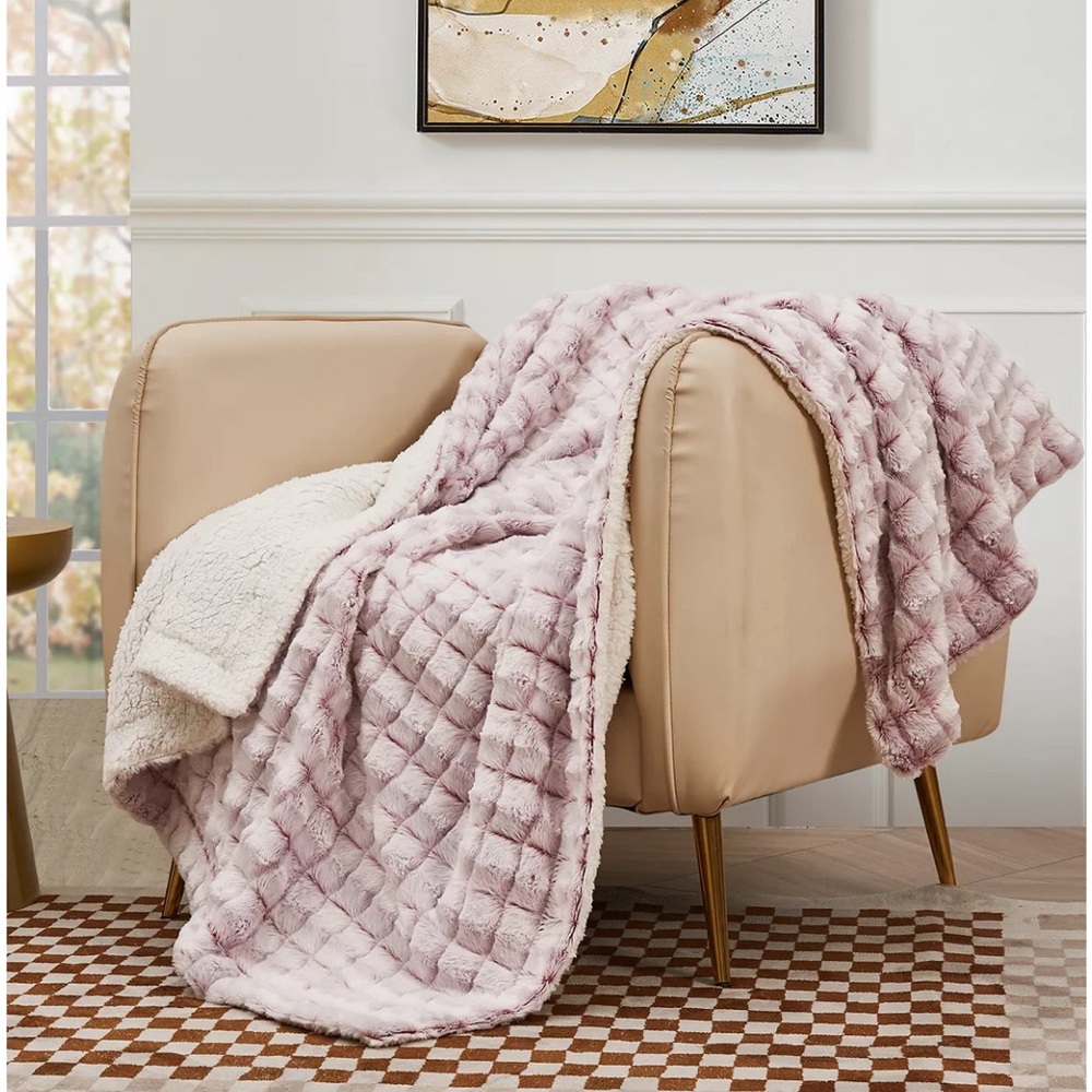 ROYAL LUXE Reversible Micromink to Faux-Sherpa Throw, 50" x 60"